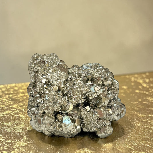 お待たせしました!《特別大特価2,222円》世界三大金運石【パイライト】