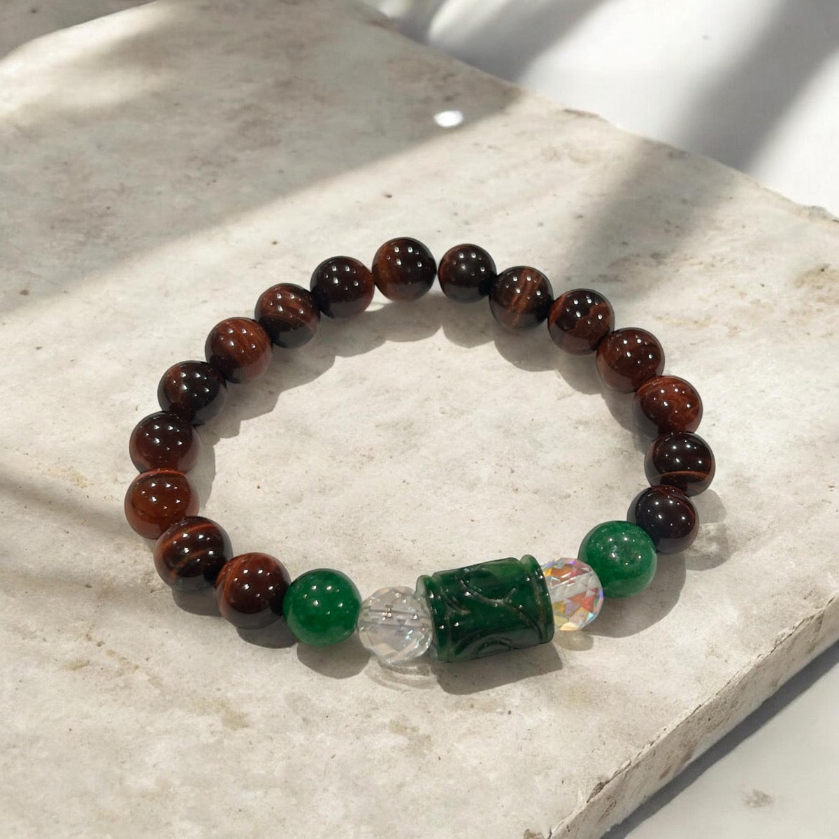 【新作】天然彫刻ヒスイ＆レッドタイガーアイ　ブレスレット